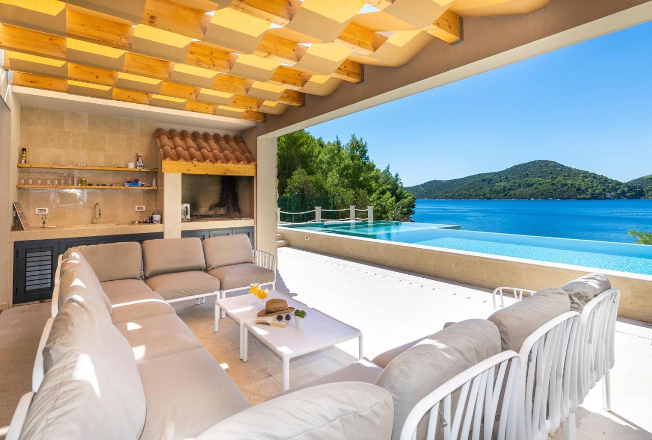 Beachfront Villa Brulupes In Secluded Bay Konstari Exterior photo